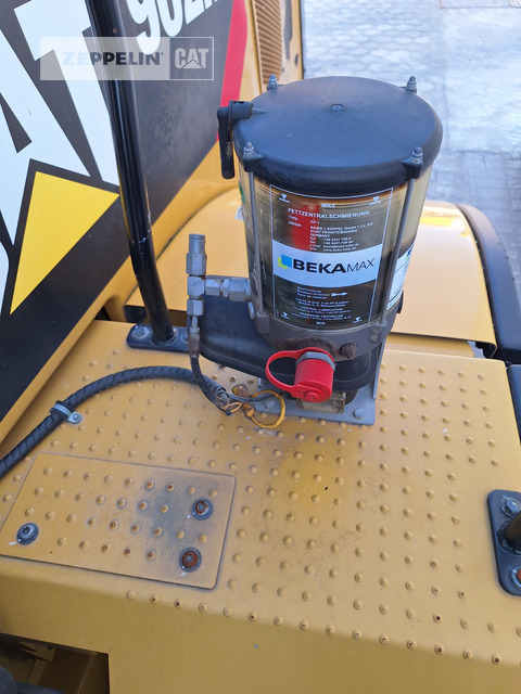 Wheel loader Cat 962M: picture 17