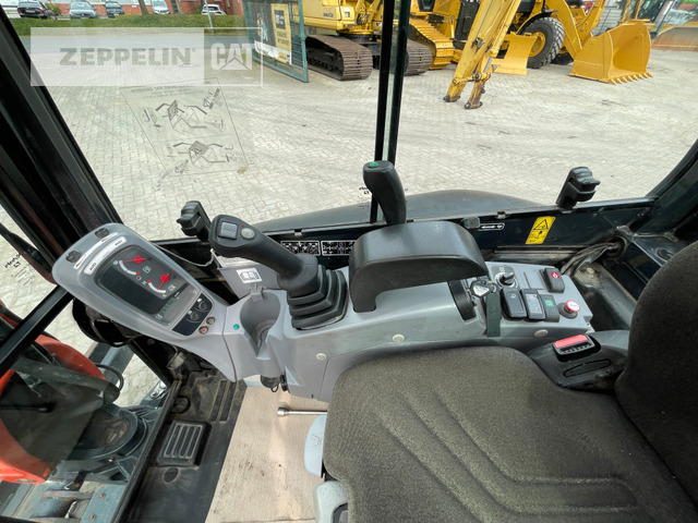 Mini excavator Kubota U27-4: picture 15