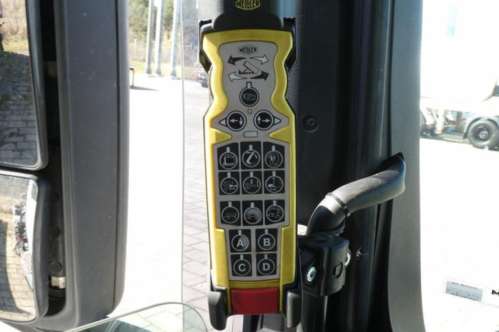 Crane truck MAN TG-S 35.480 8x4 BL Abrollkipper mit Kran Penz-15: picture 11
