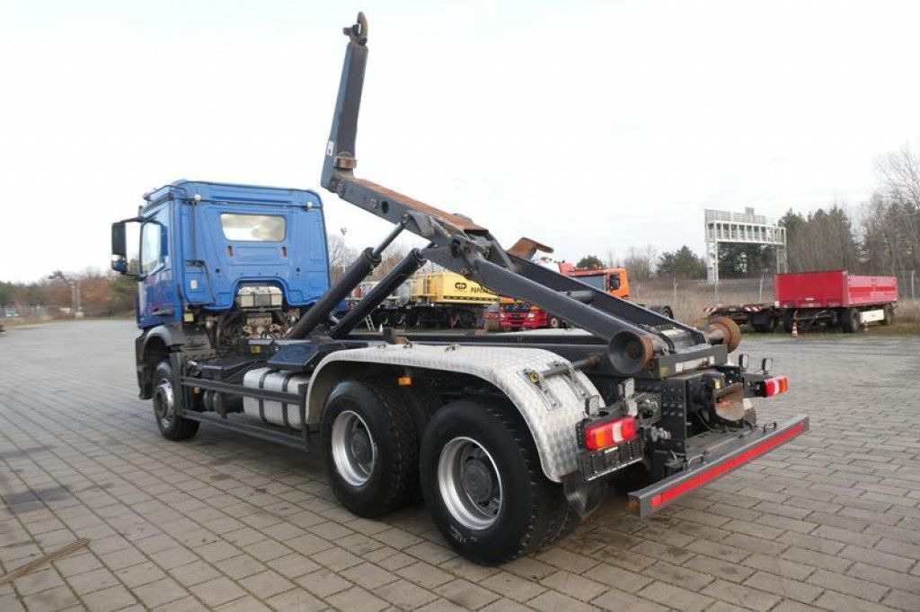 Mercedes-Benz Arocs 2645 K 6x4 Abrollkipper Meiller deutsch to - Hook lift truck: picture 4 Mercedes-Benz Arocs 2645 K 6x4 Abrollkipper Meiller deutsch to - Hook lift truck: picture 4