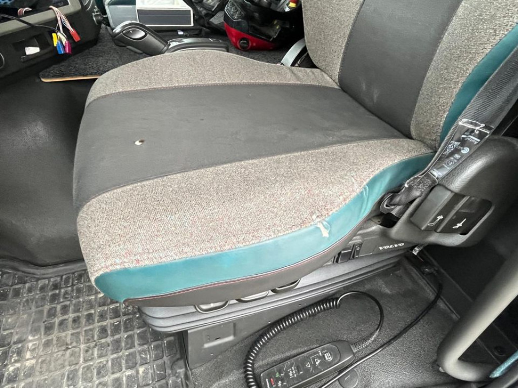 VOLVO (S) Truck FM 420 6x2 Pritsche Heckkran 27m t,Funk,Jib ,E6 - Dropside/ Flatbed truck, Crane truck: picture 4 VOLVO (S) Truck FM 420 6x2 Pritsche Heckkran 27m t,Funk,Jib ,E6 - Dropside/ Flatbed truck, Crane truck: picture 4