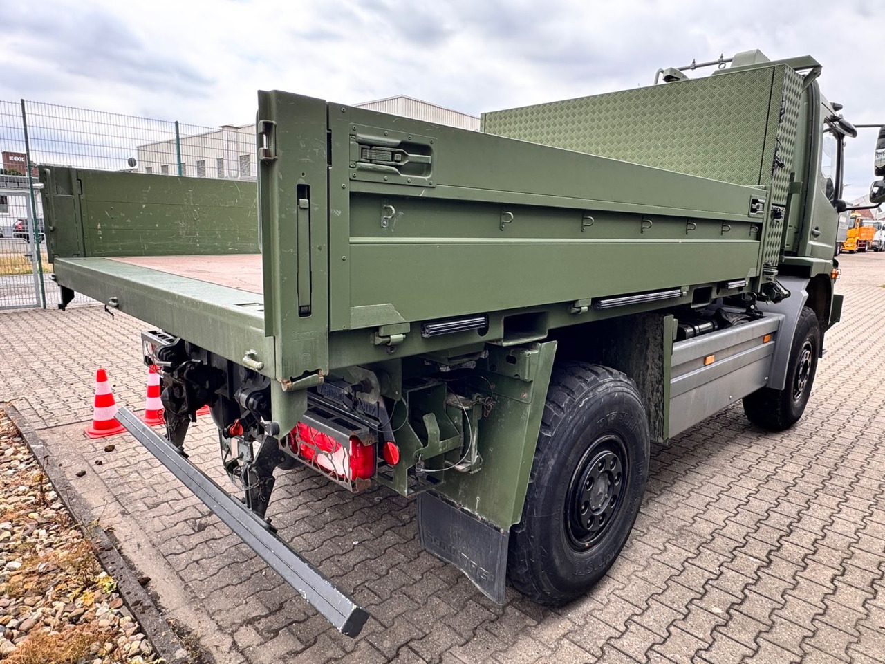 Mercedes-Benz 1018 Atego 4x4 Allrad Camper Expedition - Container transporter/ Swap body truck: picture 4 Mercedes-Benz 1018 Atego 4x4 Allrad Camper Expedition - Container transporter/ Swap body truck: picture 4