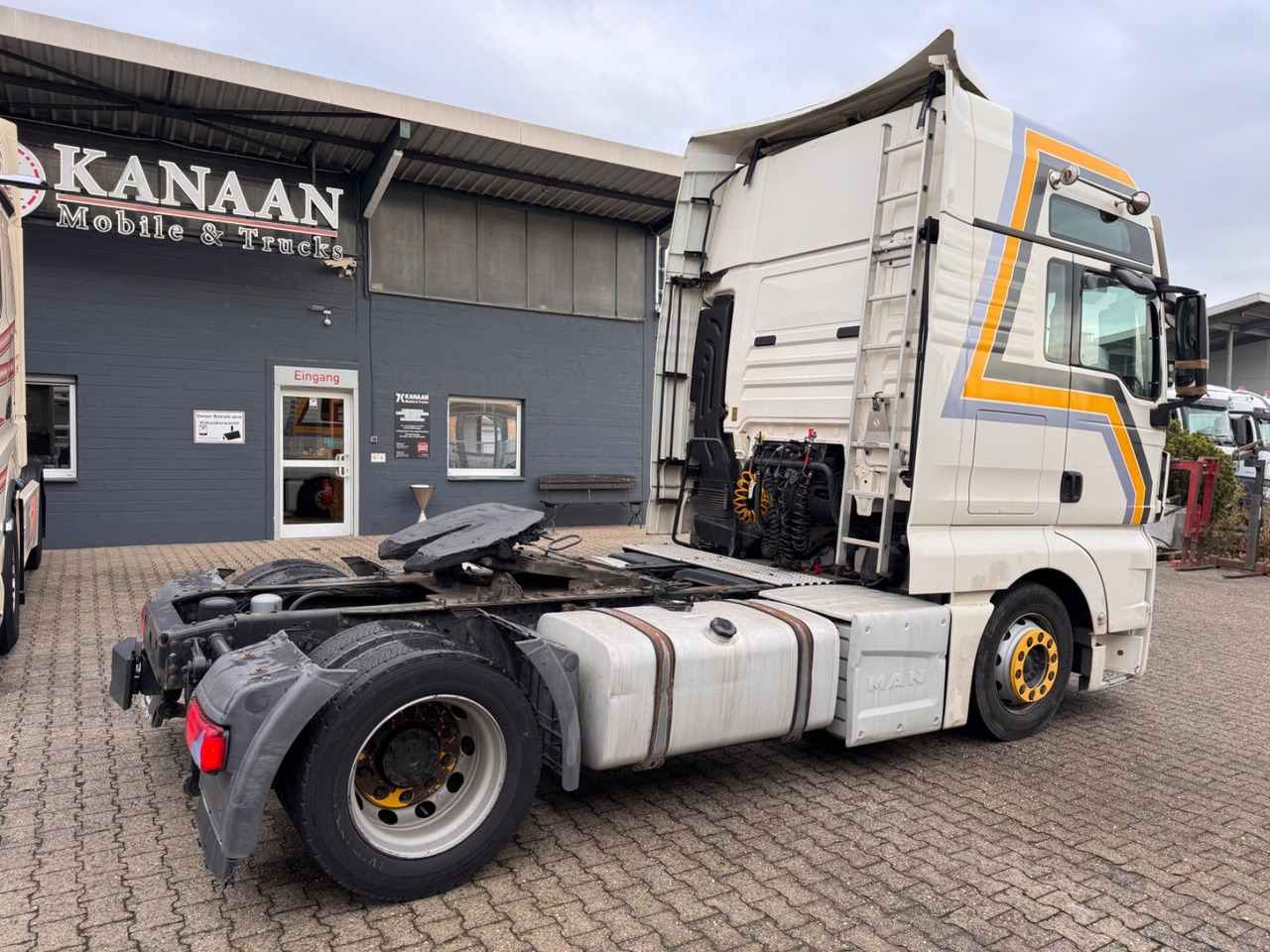 MAN TGX 18.440 4x2 LLS-U LowLiner XXL - Tractor unit: picture 4 MAN TGX 18.440 4x2 LLS-U LowLiner XXL - Tractor unit: picture 4