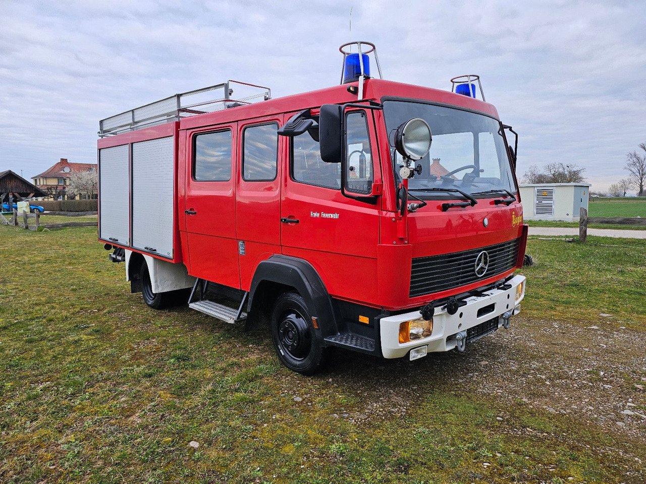 Mercedes-Benz Mautfrei Feuerwehr 814 Diff.Sperre Oldtimer - Fire truck: picture 1 Mercedes-Benz Mautfrei Feuerwehr 814 Diff.Sperre Oldtimer - Fire truck: picture 1