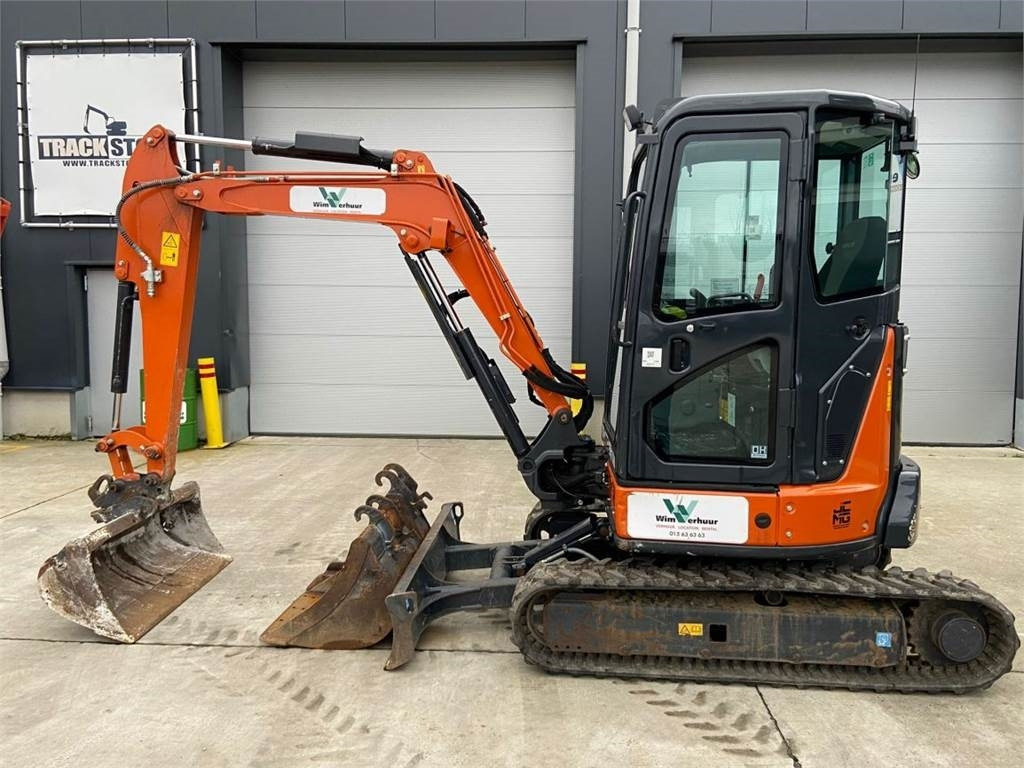Hitachi ZX33U-6 (7294) - Mini excavator: picture 1 Hitachi ZX33U-6 (7294) - Mini excavator: picture 1