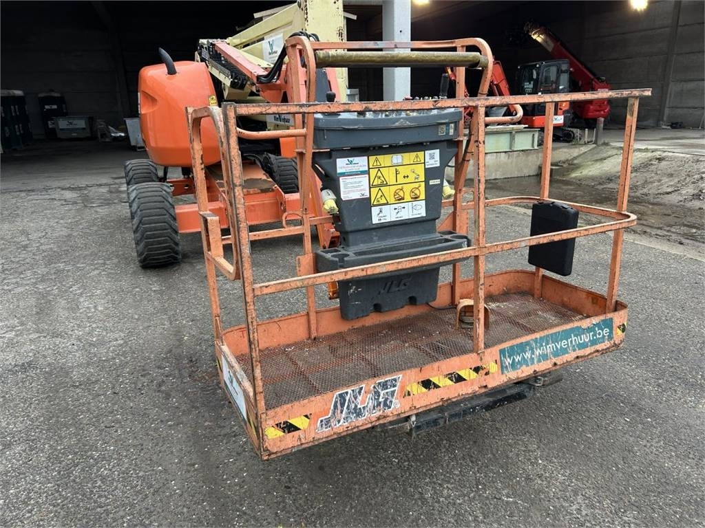 JLG 450AJ (3216) - Articulated boom: picture 4 JLG 450AJ (3216) - Articulated boom: picture 4