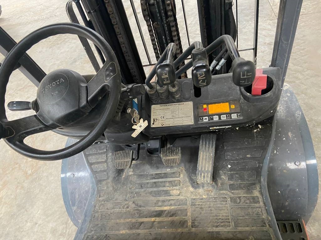 Toyota 52-8 FD 30 - Diesel forklift: picture 3 Toyota 52-8 FD 30 - Diesel forklift: picture 3
