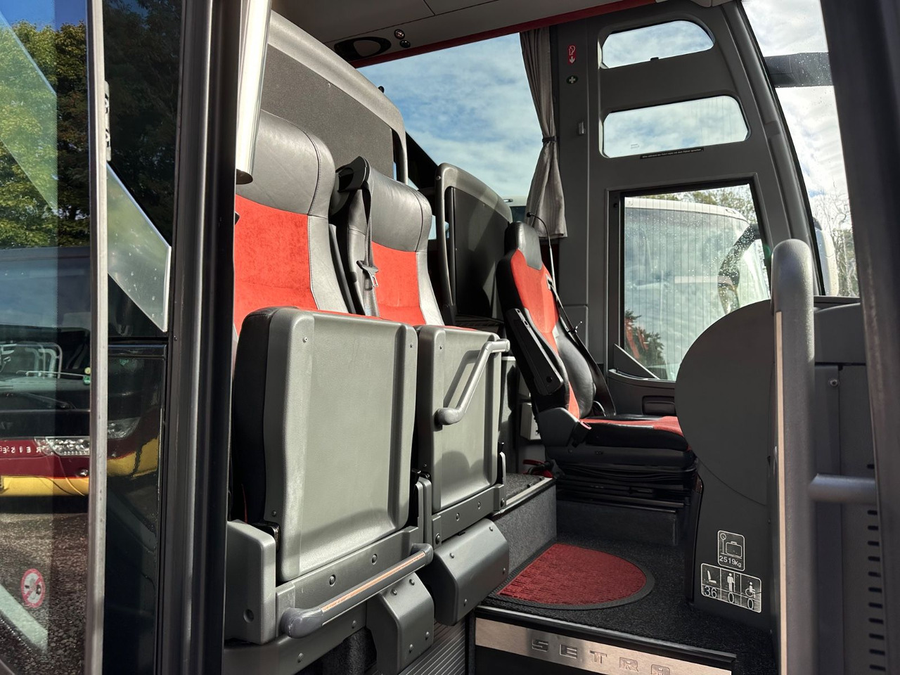 Setra S 416 HDH (V.I.P 2+1 Sitze*Panorama*TOP) - Coach: picture 3 Setra S 416 HDH (V.I.P 2+1 Sitze*Panorama*TOP) - Coach: picture 3