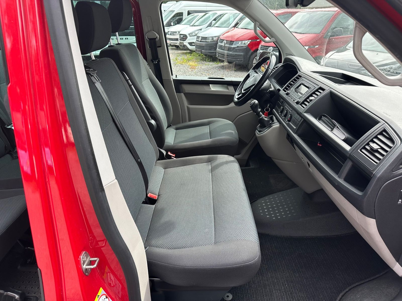 Lease a  Volkswagen T6 Kombi (PDC Hi*ACC*StandHz*9 Sitzer*AC) Volkswagen T6 Kombi (PDC Hi*ACC*StandHz*9 Sitzer*AC): picture 14