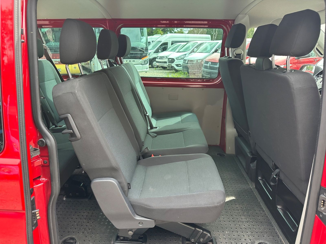 Lease a  Volkswagen T6 Kombi (PDC Hi*ACC*StandHz*9 Sitzer*AC) Volkswagen T6 Kombi (PDC Hi*ACC*StandHz*9 Sitzer*AC): picture 13