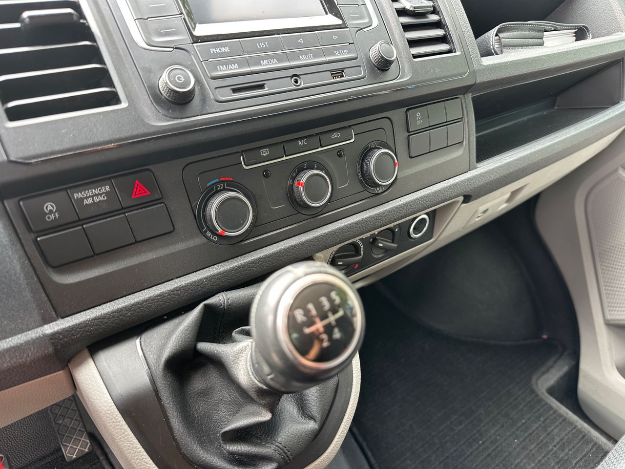Lease a  Volkswagen T6 Kombi (PDC Hi*ACC*StandHz*9 Sitzer*AC) Volkswagen T6 Kombi (PDC Hi*ACC*StandHz*9 Sitzer*AC): picture 11